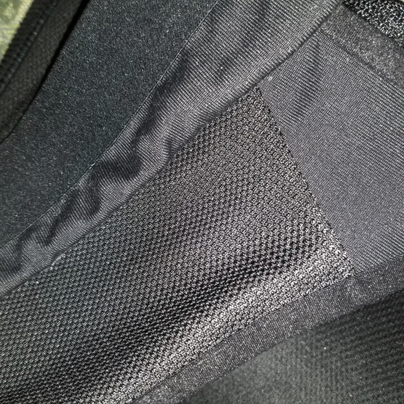 3 VSX UNDERWIRE SPORT BRAS WITH ZIP FRONT - Picture 4 of 5